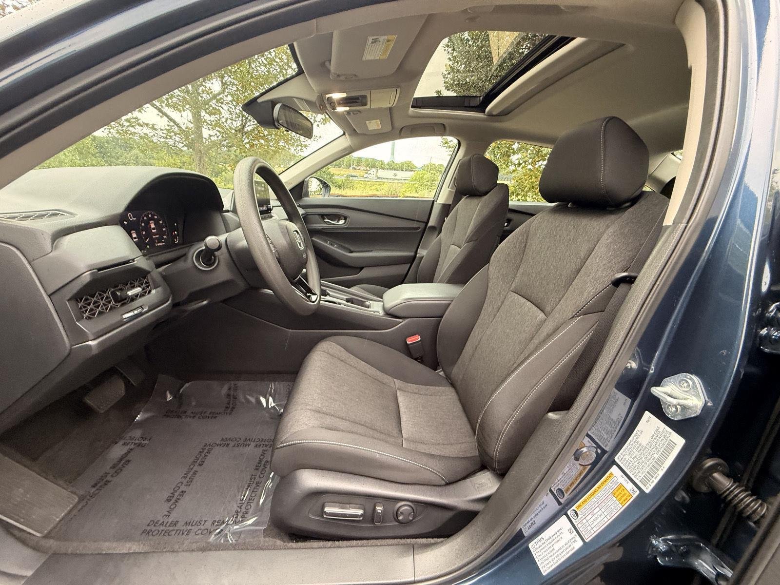 Used 2025 Canyon River Blue Metallic Honda SE image 14