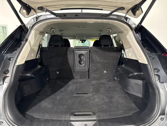 Used 2019 Gray Nissan SV image 11