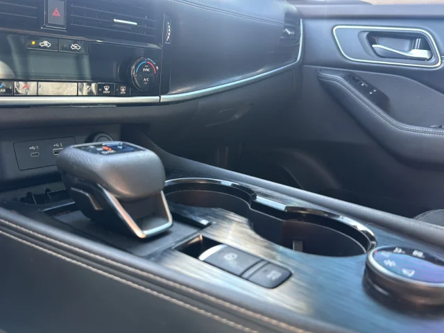 Used 2021 Gray Nissan SL image 21