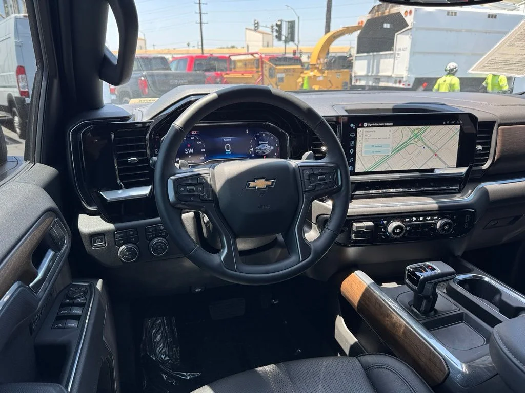 Used 2025 Black Chevrolet High Country image 28
