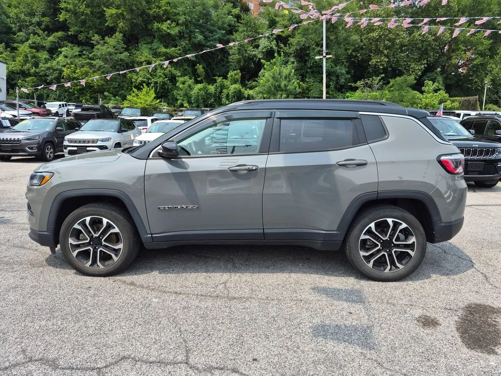 Used 2022 Gray Jeep Limited image 9