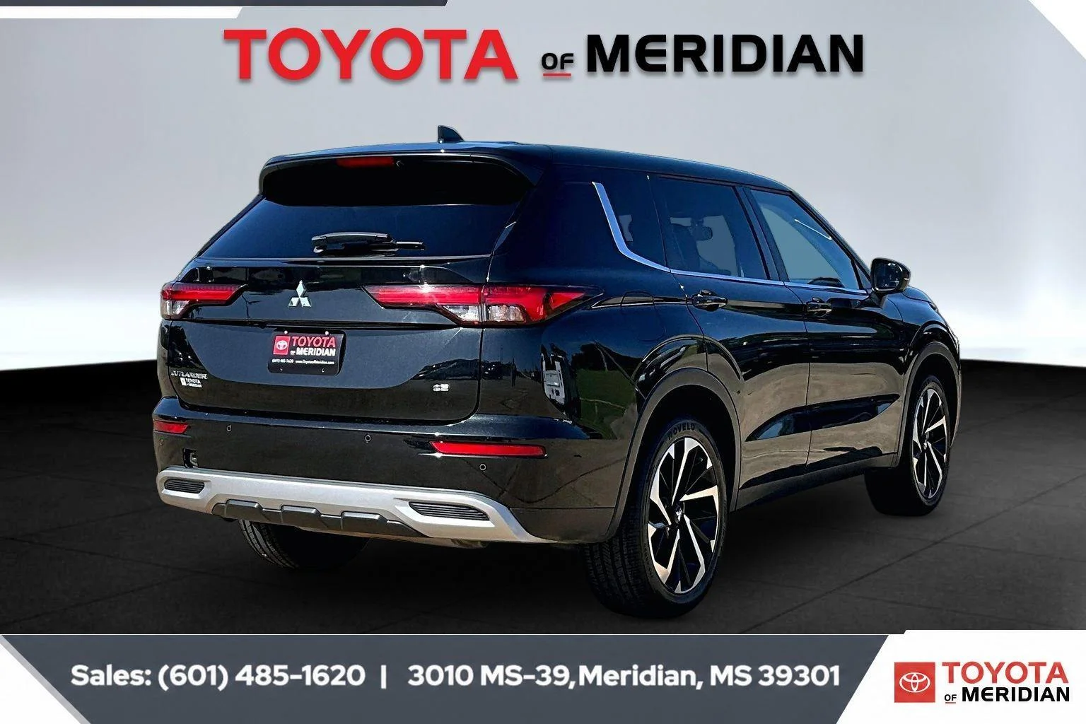 Used 2024 Black Diamond Mitsubishi SE image 11