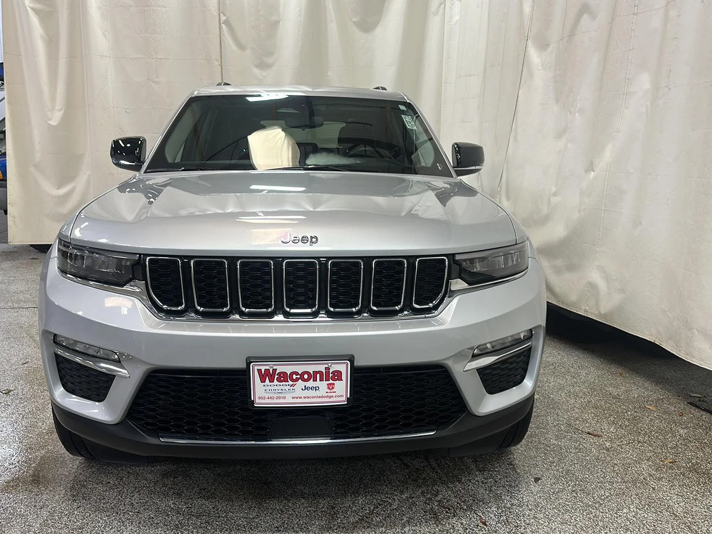 Used 2022 Silver Zynith Jeep Limited image 8