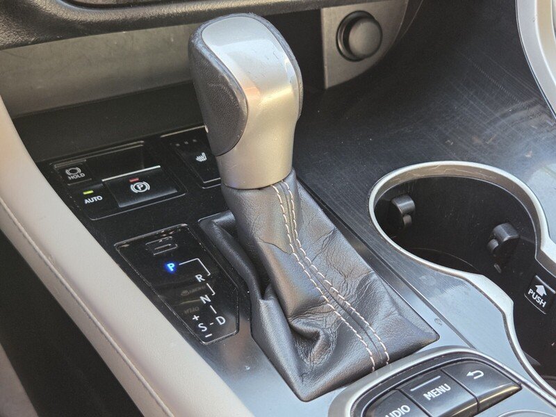 Used 2017 White Lexus 350 image 30