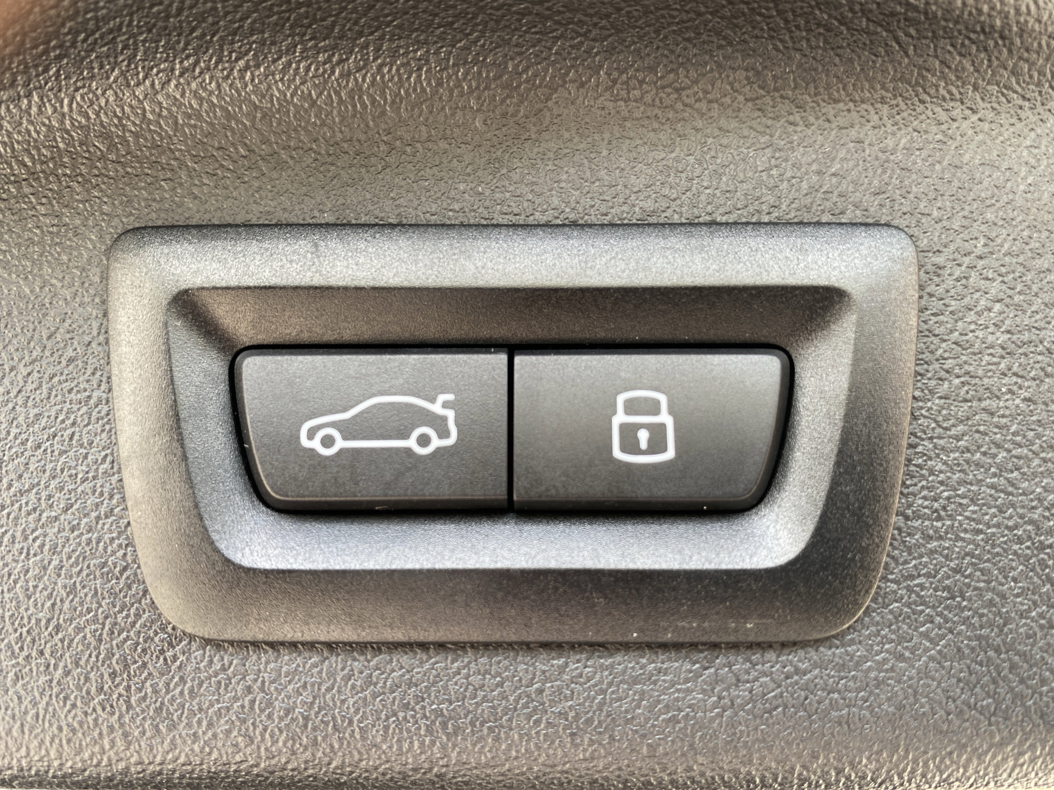 Certified Used 2026 Skyscraper Gray Metallic BMW xDrive40i image 8