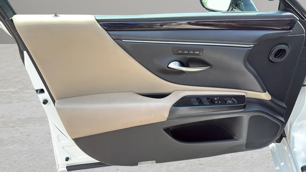 Certified Used 2020 White Lexus 300h image 10