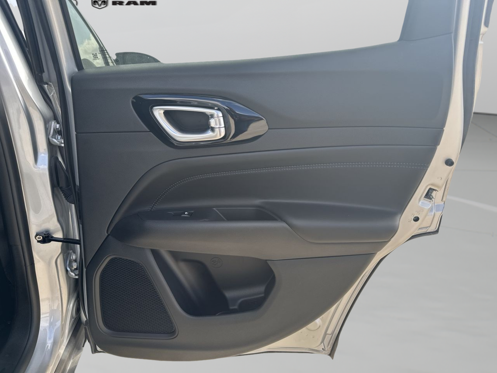 New 2026 Silver Zynith Metallic Clear-Coat Exterior Paint Jeep Latitude image 35