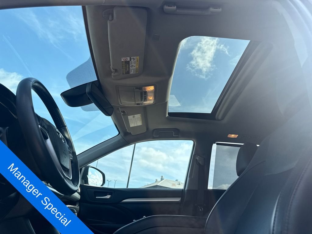 Used 2019 Red Toyota XLE image 22