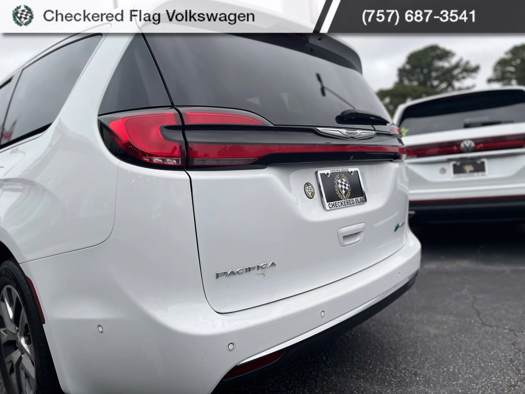 Used 2023 Bright White Clearcoat Chrysler Pinnacle image 9