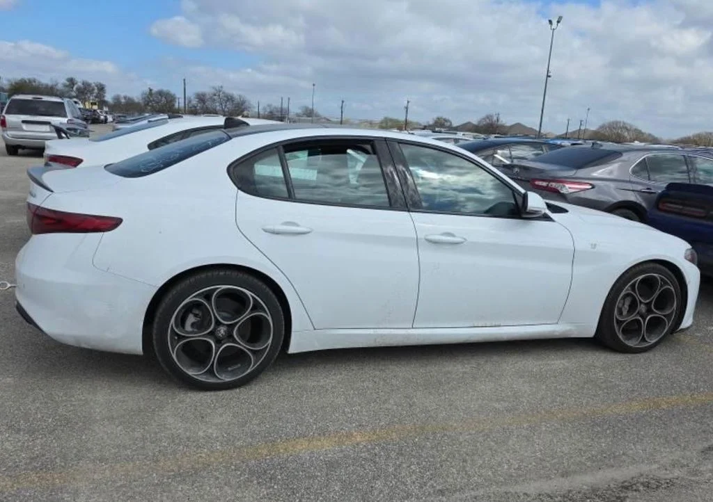 Used 2022 White Alfa Romeo Ti image 10