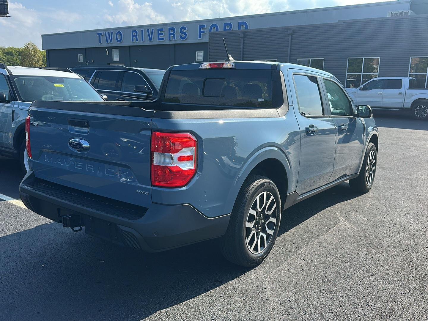 Used 2024 Azure Gray Metallic Ford LARIAT image 3