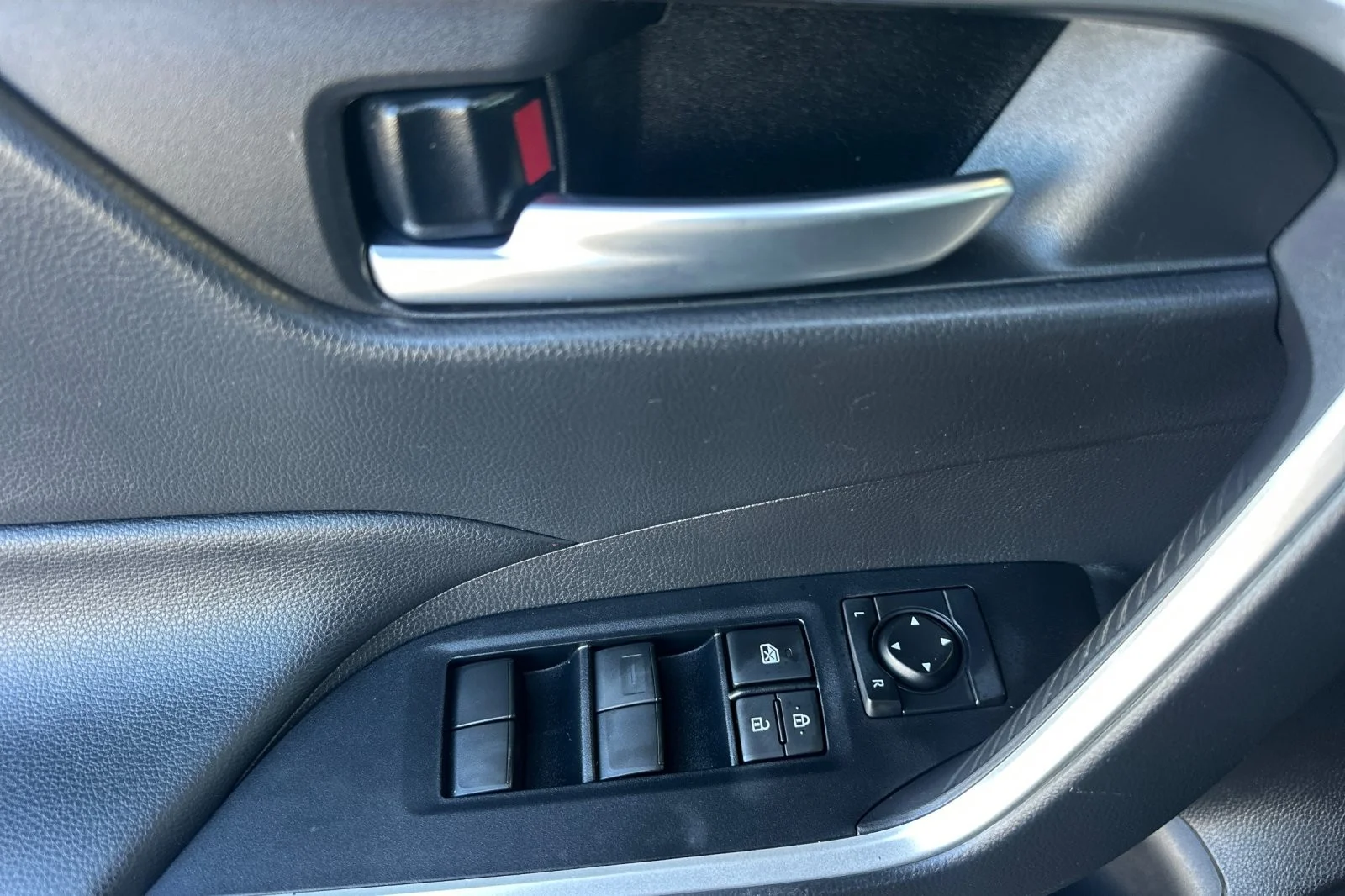 Used 2021 MAGNETIC GRAY Toyota XLE image 10