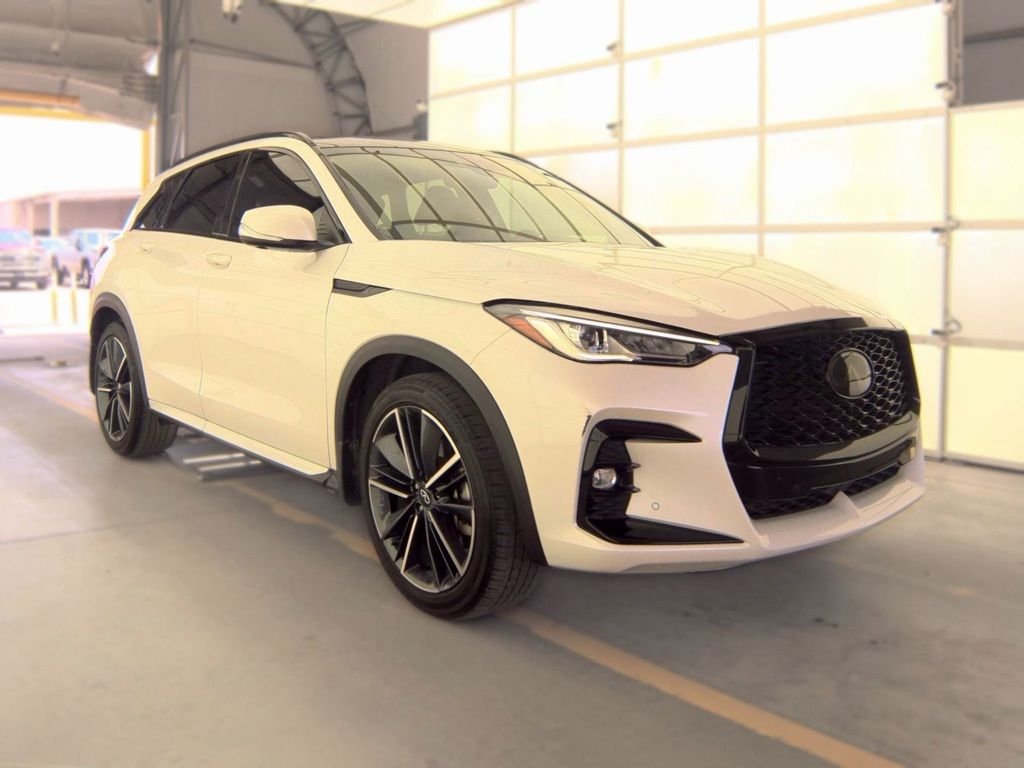 Used 2023 White INFINITI SPORT image 13