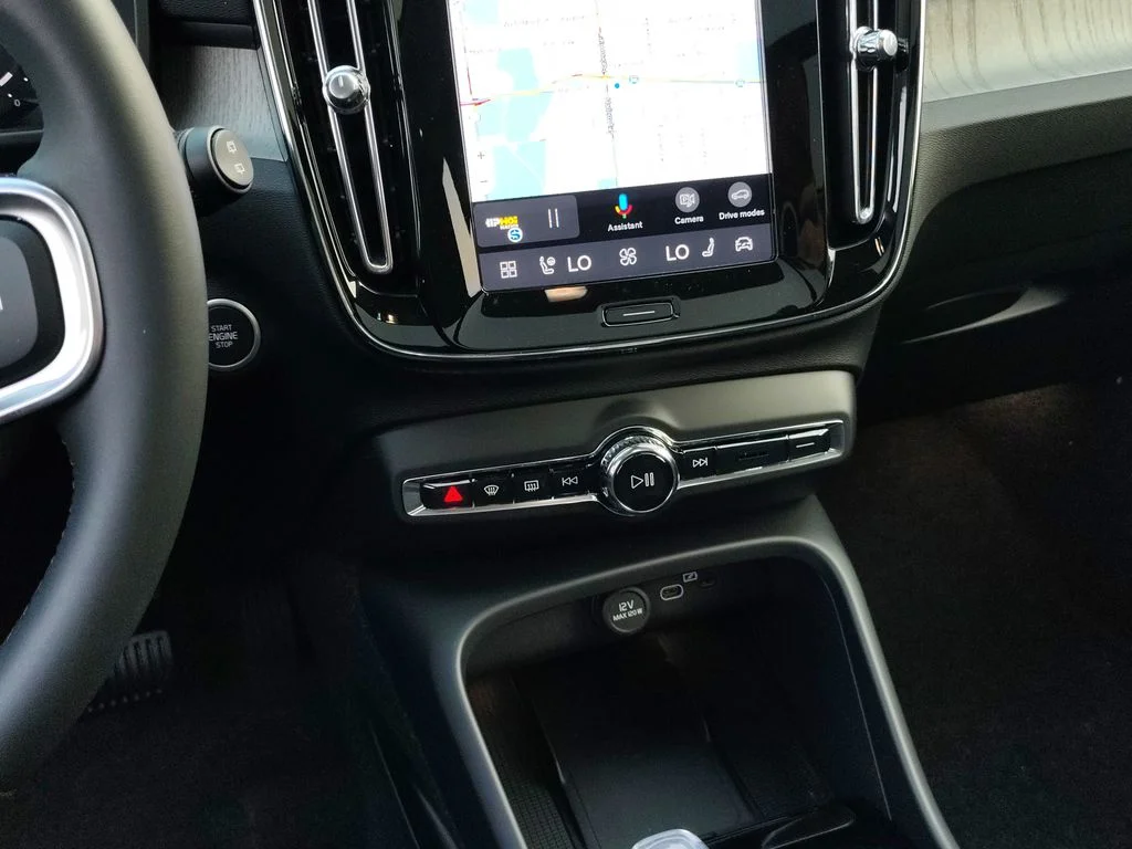 2026 Volvo XC40 Plus - Photo 32