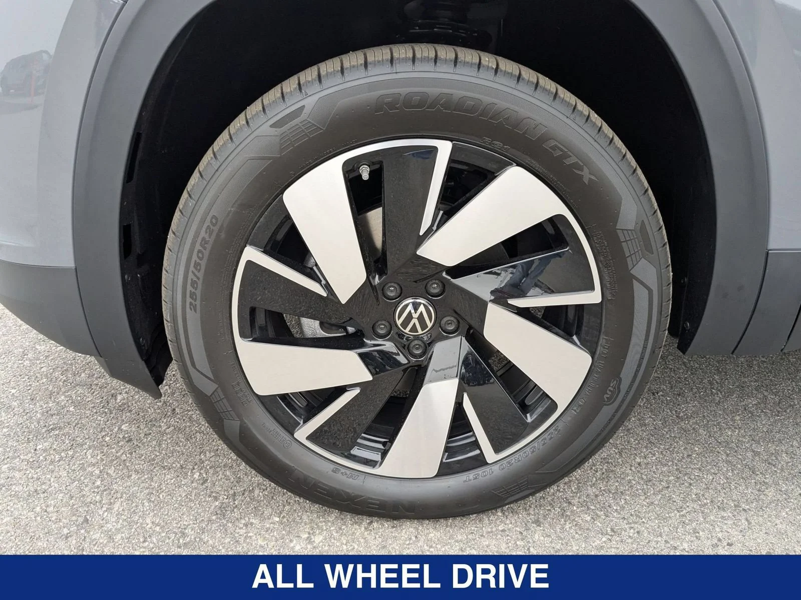 New 2025 Pure Gray Volkswagen 2.0T SE w/ Technology image 9