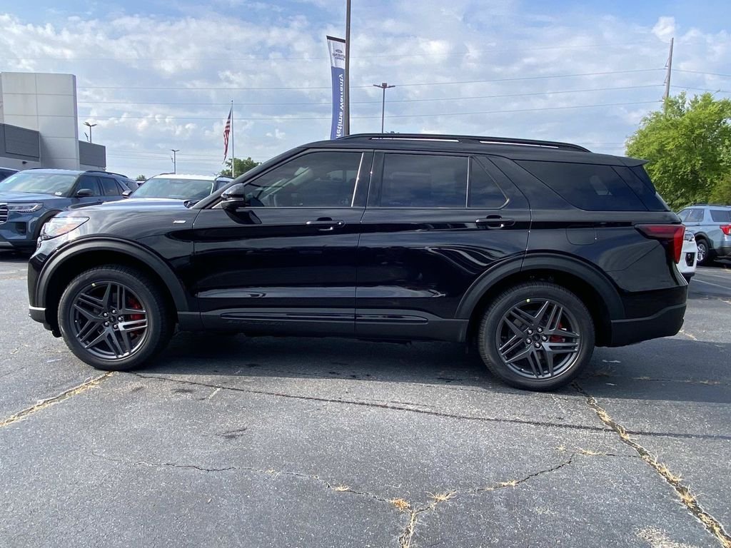 New 2026 Agate Black Metallic Ford ST-Line image 5