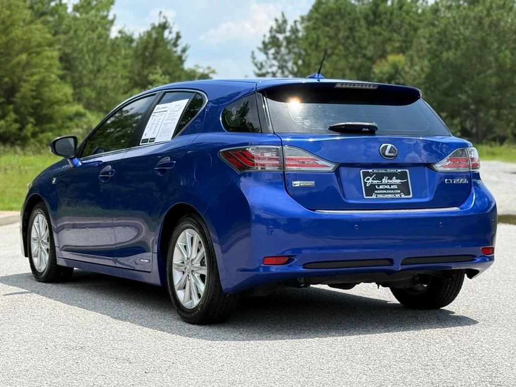 Used 2013 Blue Lexus 200h image 9