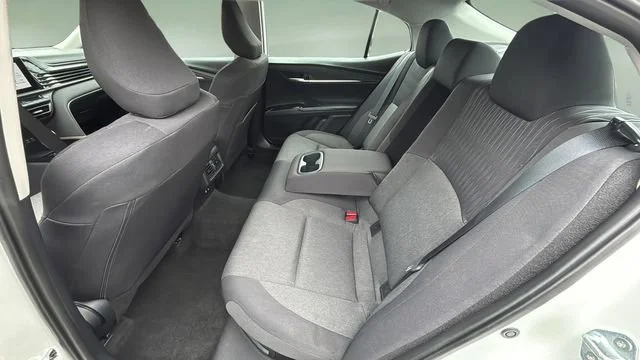 Used 2025 White Toyota LE image 18