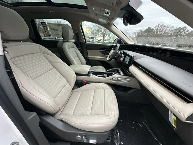 Used 2025 White Lincoln Reserve image 27