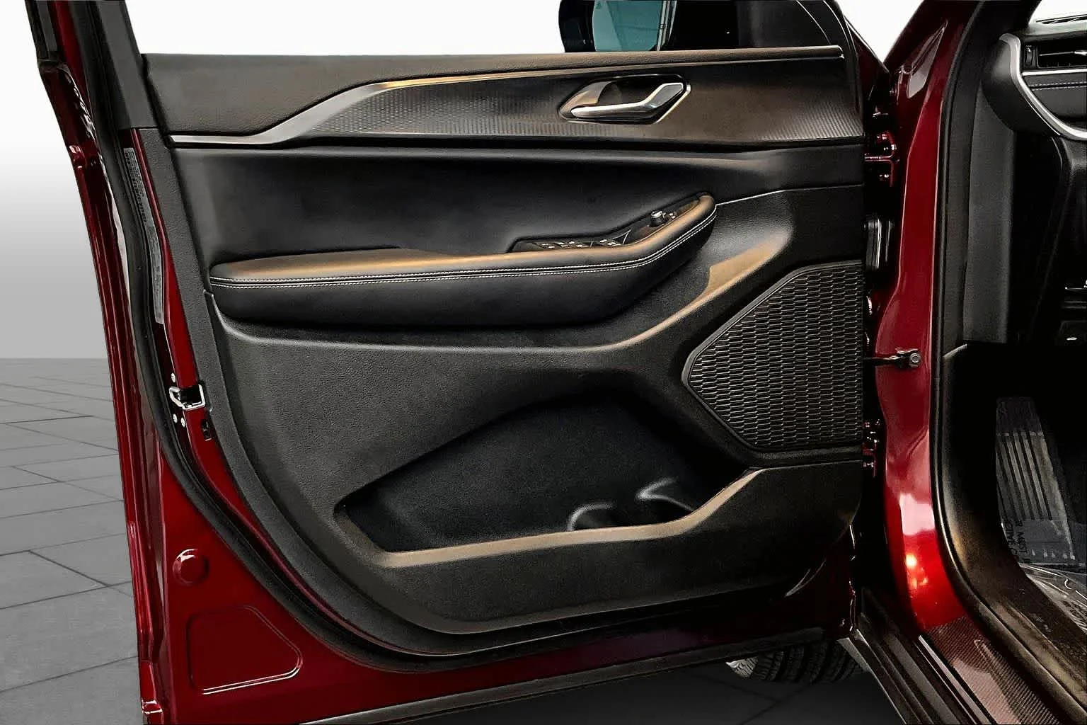 Used 2025 Velvet Red Pearlcoat Jeep Altitude image 21