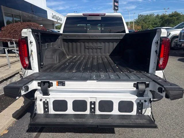Used 2023 White GMC SLT image 27