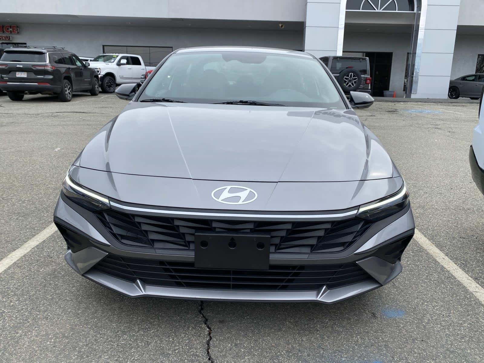 Certified Used 2025 Fluid Metal Hyundai SEL Sport image 6