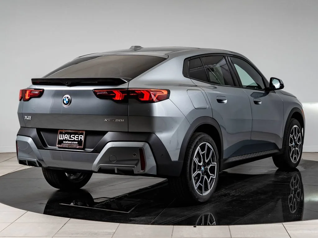 New 2027 Skyscraper Grey Metallic BMW xDrive28i image 10