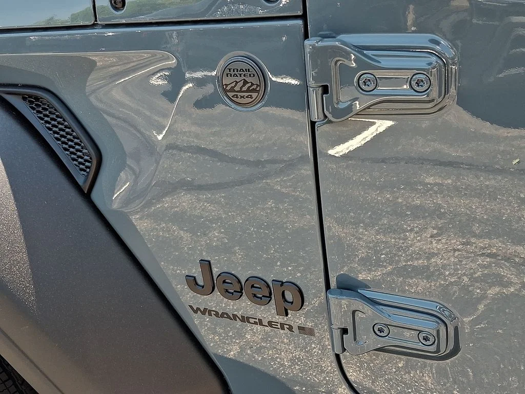 New 2026 Anvil Clear-Coat Exterior Paint Jeep Sport S image 15