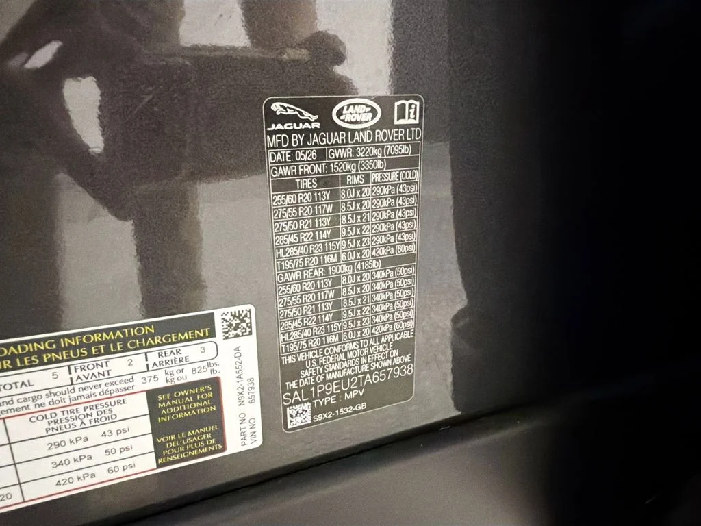 New 2026 Carpathian Gray Premium Metallic Land Rover SE image 35