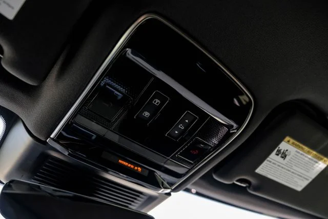 New 2026  Land Rover SE image 32