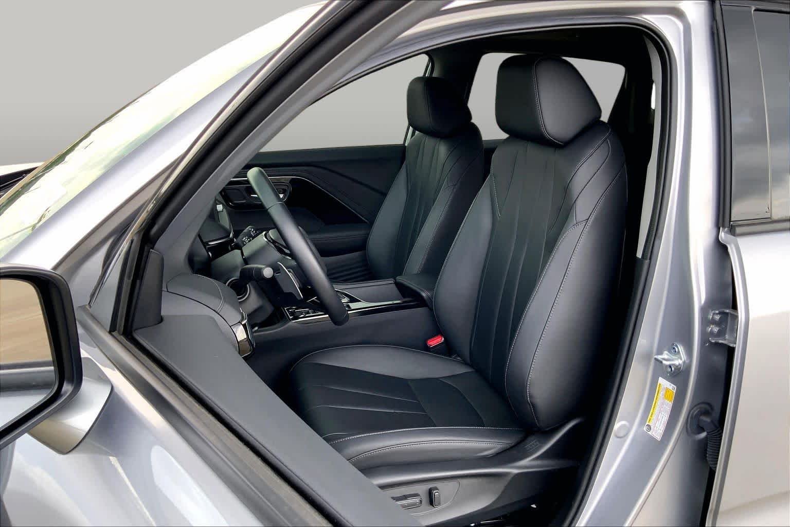 Used 2025 Solar Silver Metallic Acura  image 8