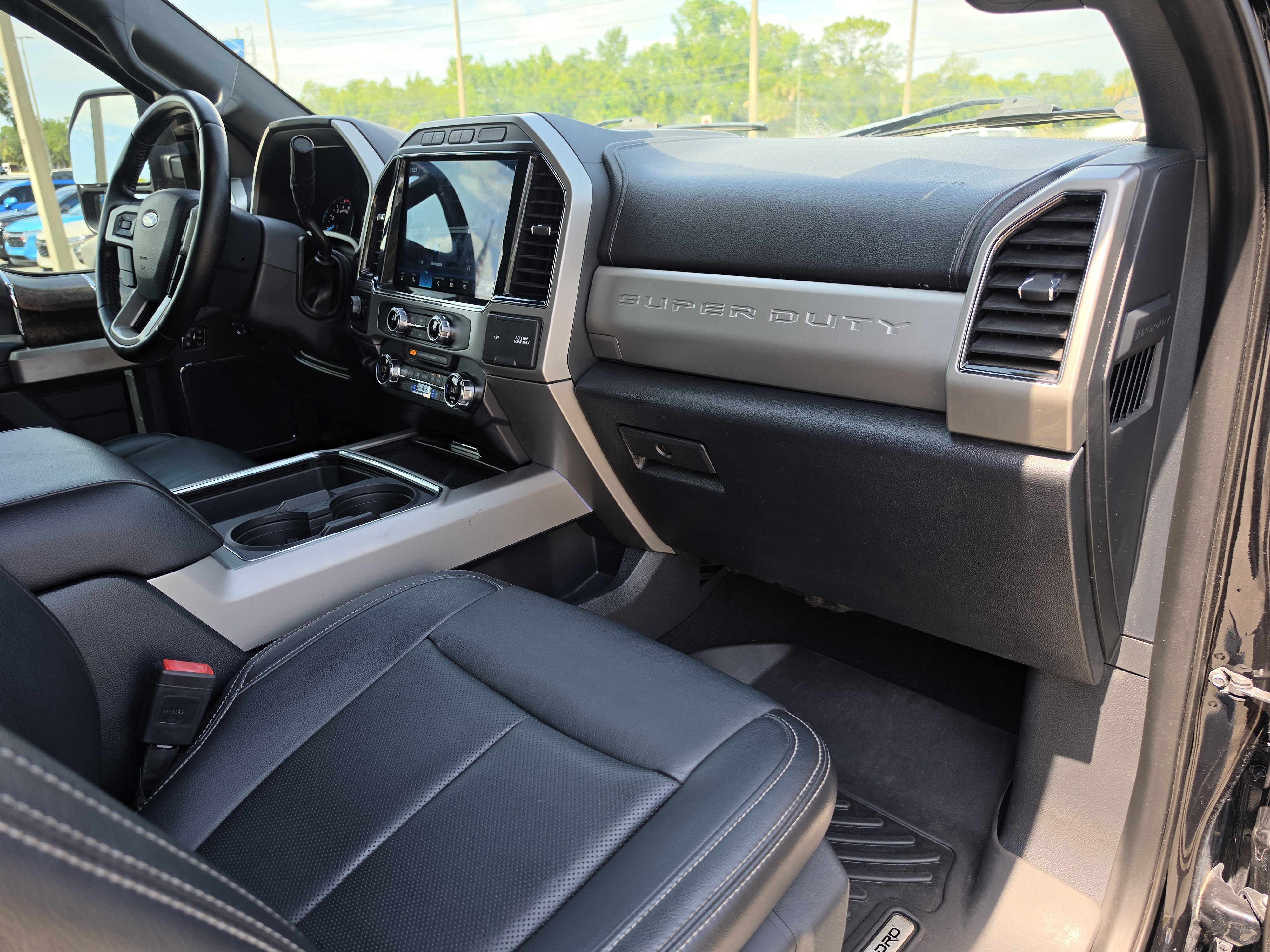 Used 2022 Black Metallic Ford LARIAT image 18