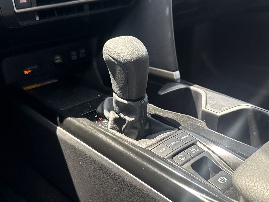 Used 2025  Toyota LE image 23
