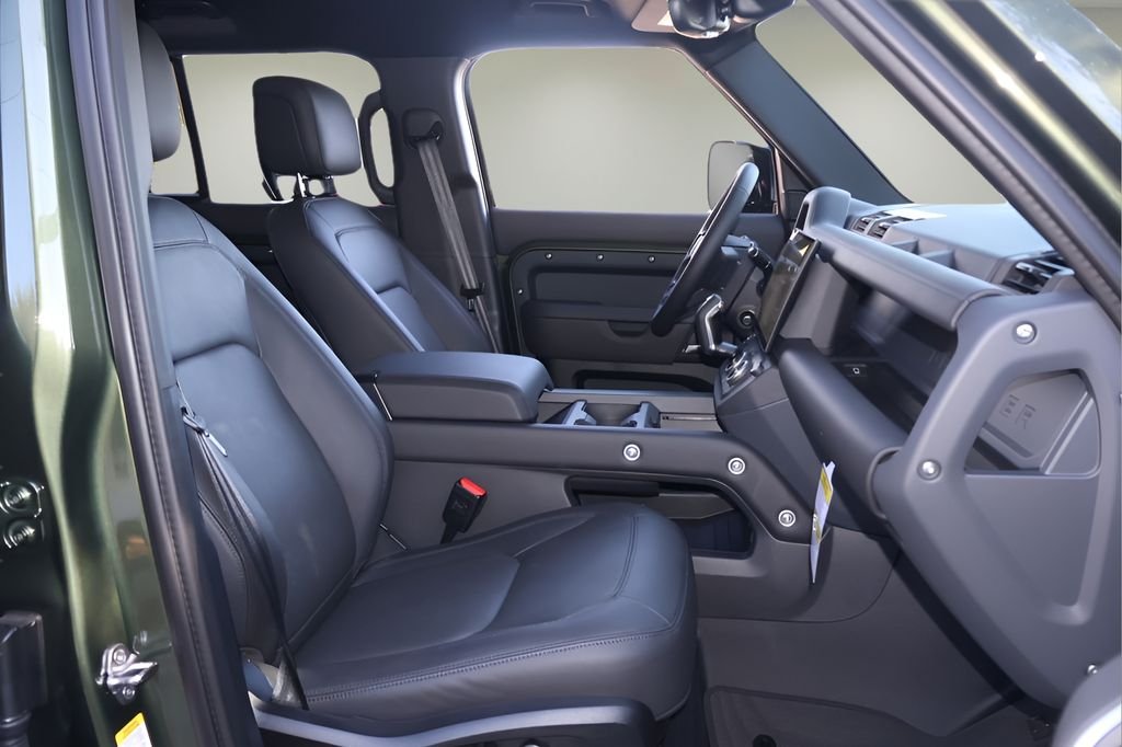 New 2026 Woolstone Green Land Rover X-Dynamic SE image 17