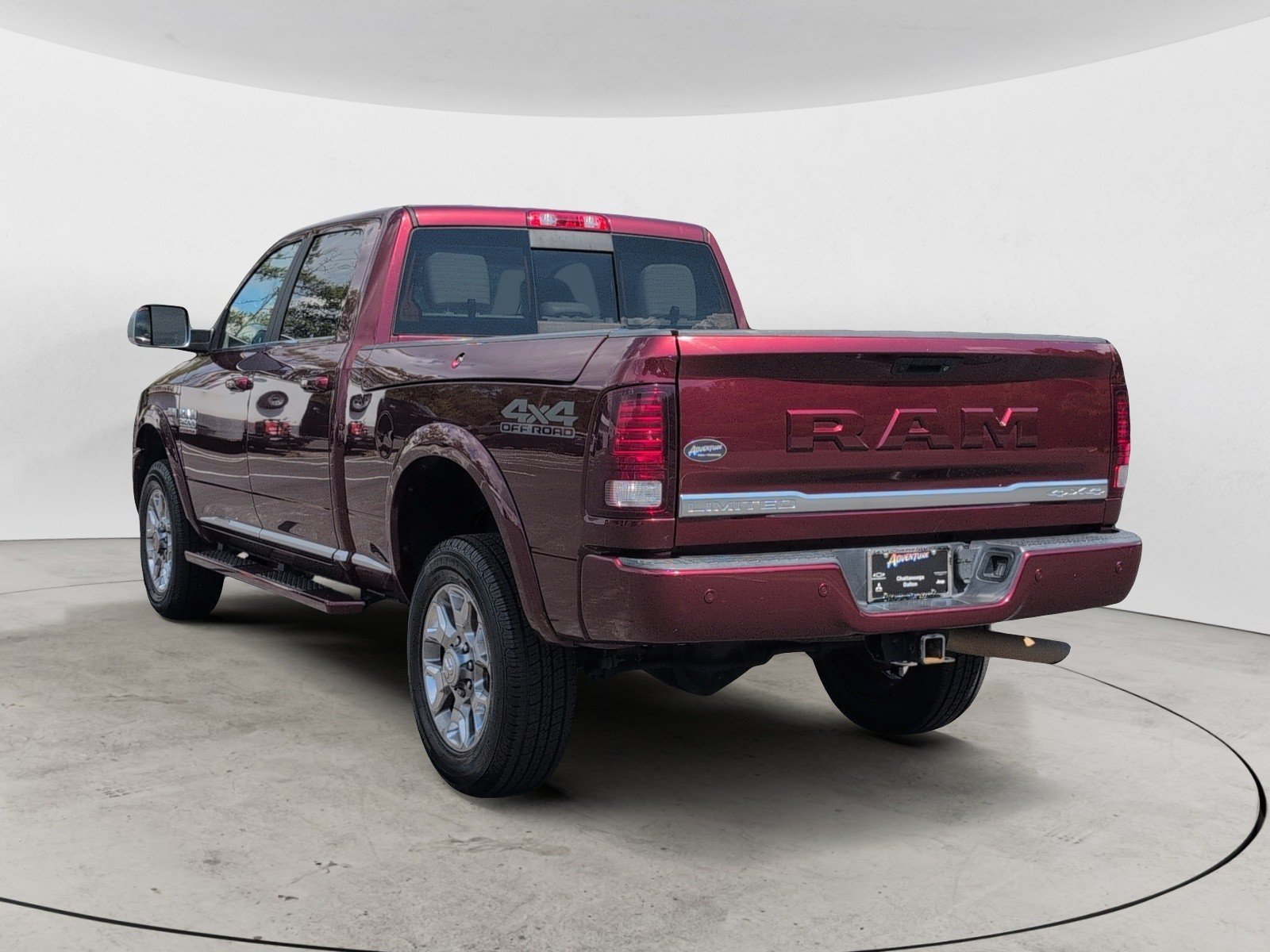 Used 2018 Delmonico Red Pearlcoat Ram Limited image 5