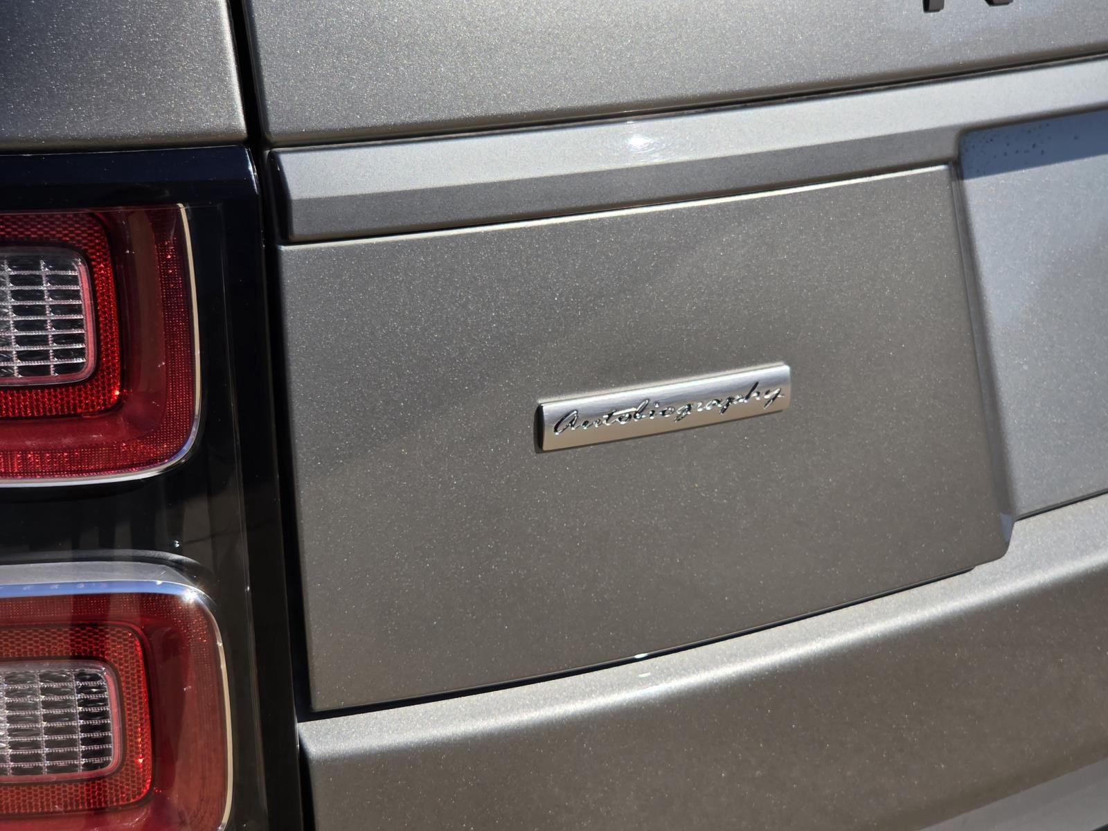Used 2019 Silicon Silver Premium Metallic Land Rover Autobiography image 8