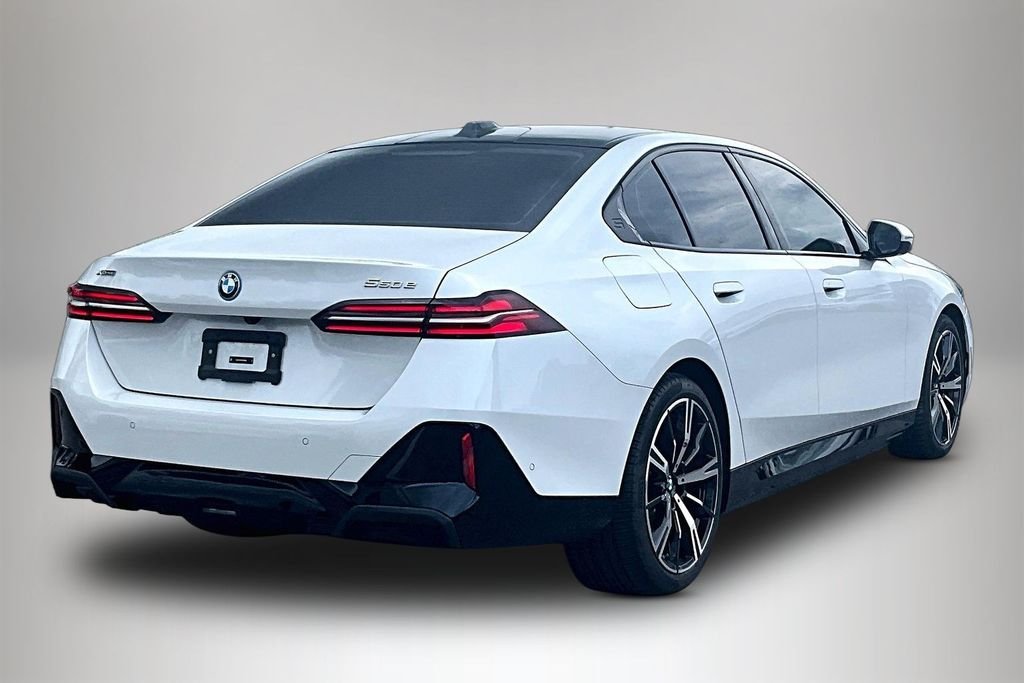 Used 2026 White BMW 550e xDrive image 4