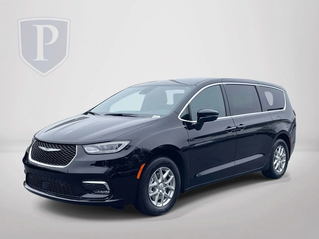 New 2026 Diamond Black Crystal Pearl-Coat Exterior Paint Chrysler Select image 4