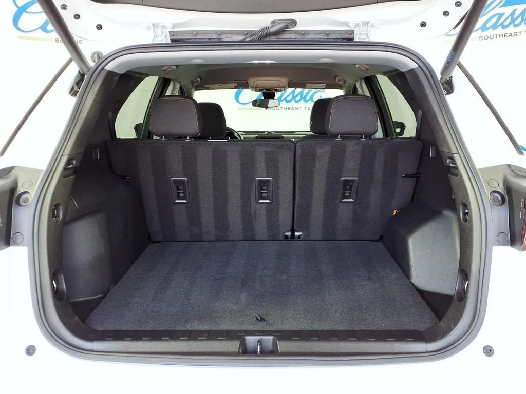 Used 2022 Summit White Chevrolet LT image 9