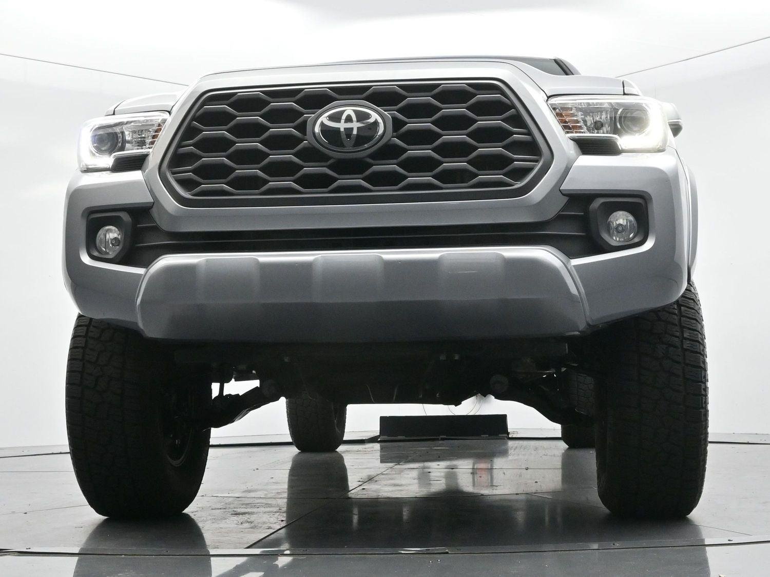 Used 2020 Silver Sky Metallic Toyota SR5 image 40