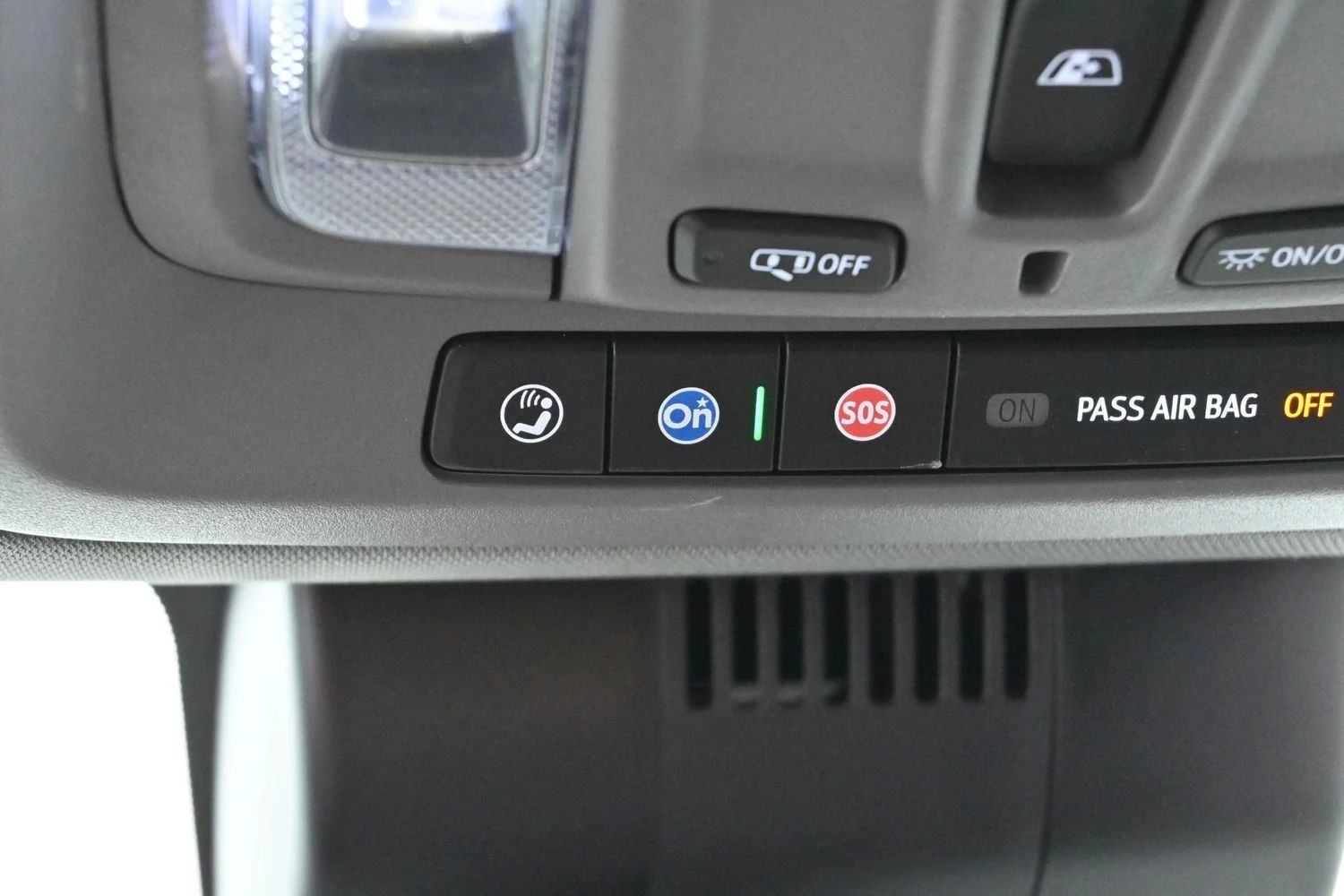 Used 2024 Summit White GMC Elevation image 27