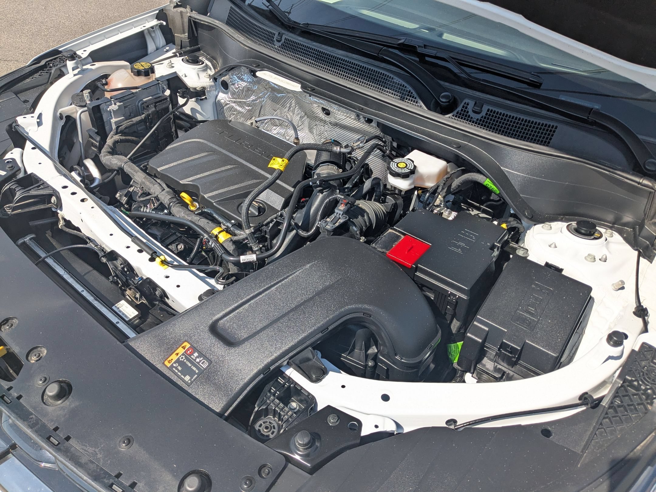 Used 2025 Summit White Chevrolet 2RS image 32