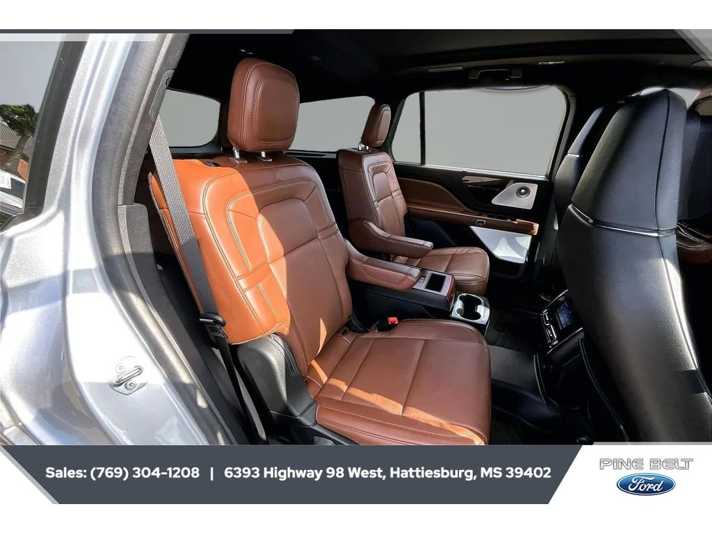 Used 2023 Silver Radiance Metallic Clearcoat Lincoln Reserve image 20