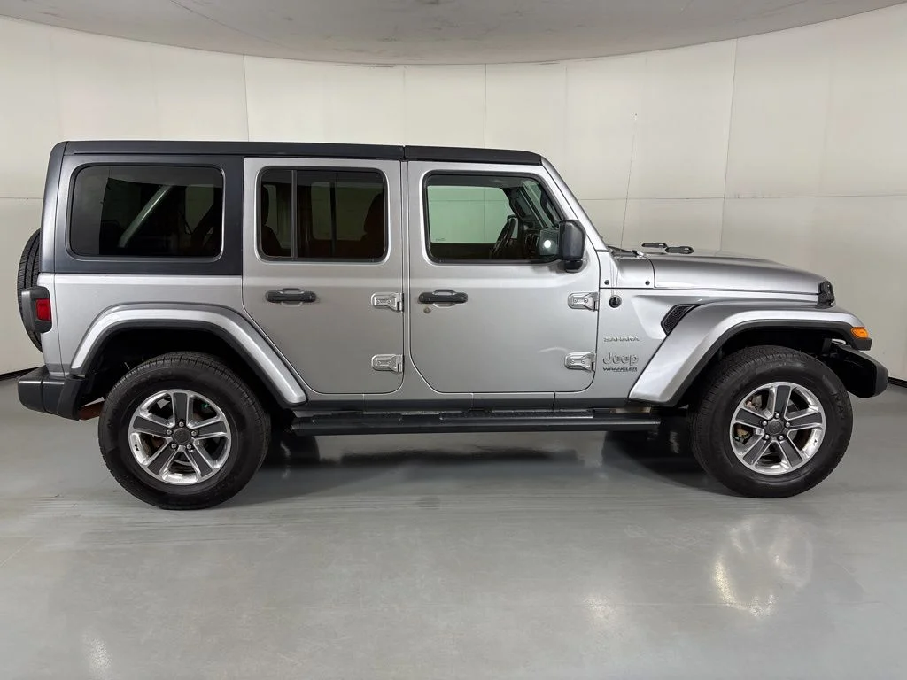 Used 2021 Silver Jeep Unlimited Sahara image 9