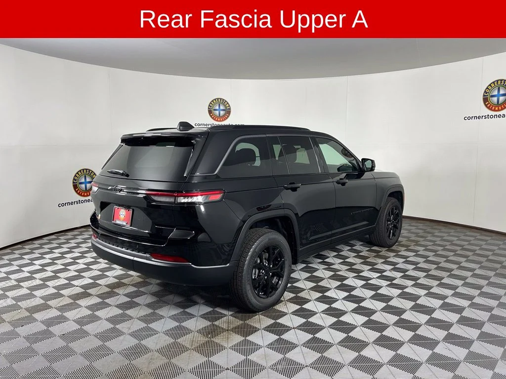 New 2026 Diamond Black Crystal Pearl-Coat Exterior Paint Jeep Altitude image 16