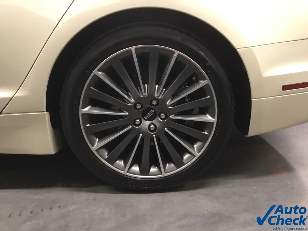 Used 2015 Silver Lincoln Base image 20