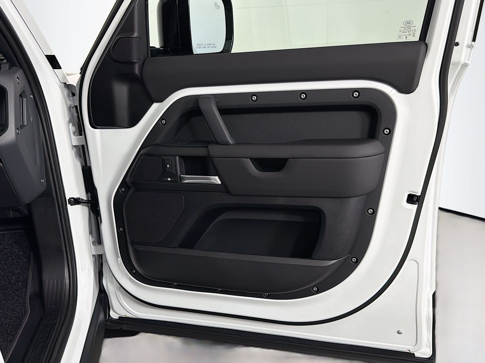 New 2026 Fuji White Land Rover S image 32