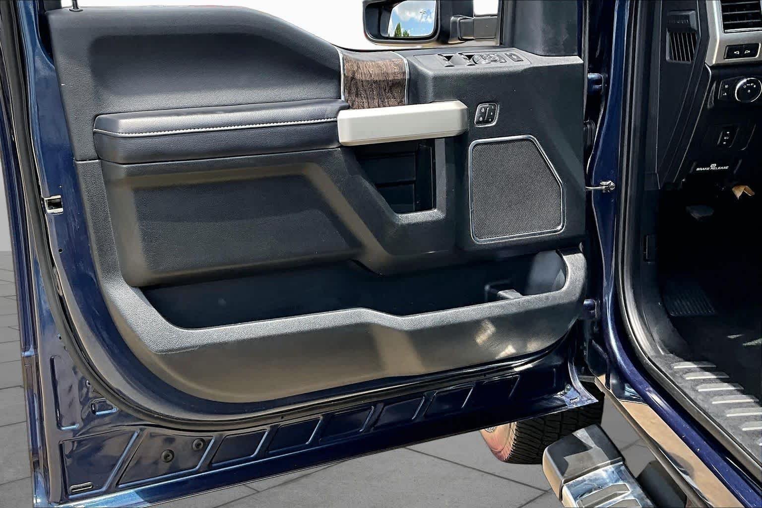 Used 2019 Blue Jeans Metallic Ford LARIAT image 21