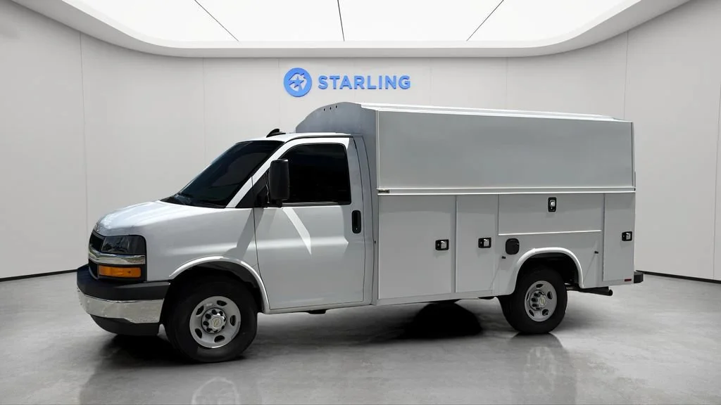 New 2026 Summit White Chevrolet 1WT image 2
