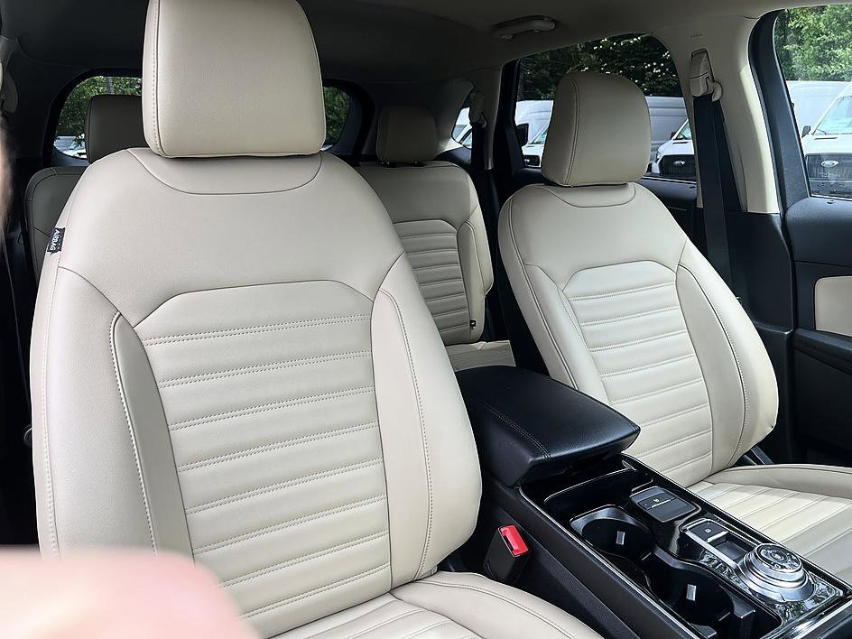 Used 2020 White Metallic Ford SEL image 19